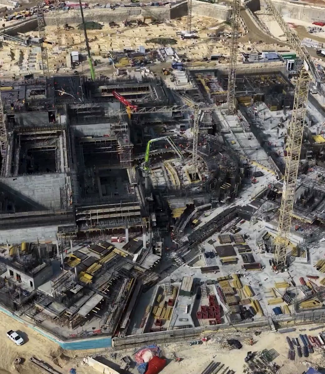 SaudiProject's tweet photo. أعمال البناء تتقدم في موقع مشروع #دار_الأوبرا_الملكية، أحد أبرز المعالم الثقافية في #الدرعية، ويشمل المشروع القاعة الرئيسية للأوبرا، ومسرحًا على السطح، وقاعة متعددة الاستخدامات 

- الموقع: الجادة الكبرى
- المصمم: سنوهيتا النرويجية
- السعة الإجمالية: 3100 مقعد https://t.co/EGNRZwag59