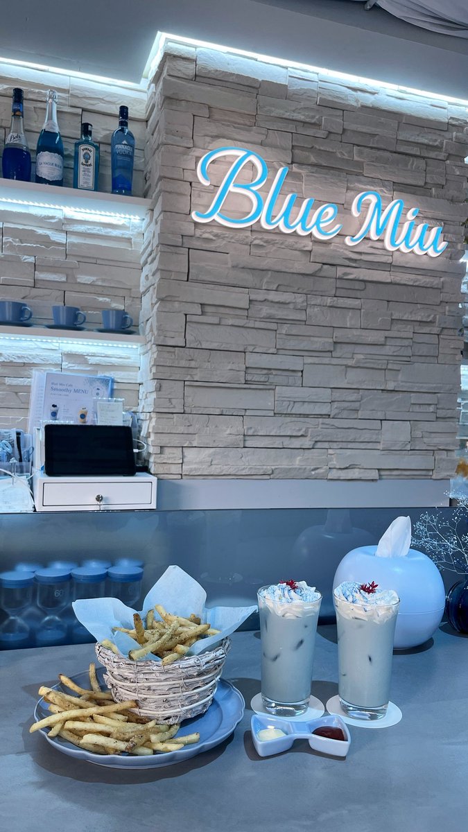 iroiro1616_arun's tweet photo. 📍Blue Miu Cafe（中崎町/大阪）

大阪にあるカフェ🫖
水色に統一された店内が可愛すぎた^ᴗ̥̥  ̫ ᴗ̥^🩵
青、水色担当の推しがいる人に是非行ってもらいたい🎵

あとポテトがとても美味しかったですჱ̒՞ ̳ᴗ ̫ ᴗ ̳՞꒱🍟 https://t.co/OYEQJGkvDQ
