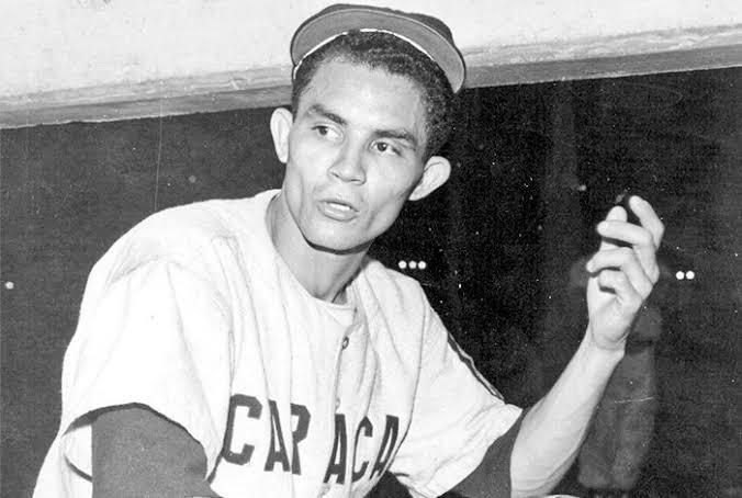 javiergon56's tweet photo. EL MÁS GRANDE
27 de septiembre de 1957: “Ese día firmé con el Caracas y me dieron un bono de 3 mil bolívares y un sueldo de 1.200 bolívares mensuales. Pedí que el bono me lo dieran en efectivo porque a mi mamá no le gustaban los cheques". (Hilo) https://t.co/fgPPQTT9Vu