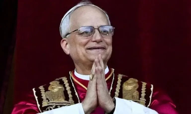 Newswirelem's tweet photo. Pope Leo XIV Celebrates Mass Before 700,000 Faithful In Paris
Pope Leo XIV on Saturday celebrated an open-air mass in front of hundreds of thousands of faithful in Paris after riding in the
Follow us for more
#KENEDEYFORYOU #SHUFFLE #ENGESP https://t.co/9p03ZUvuXD