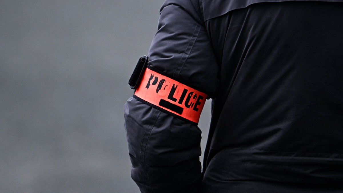 BFMLyon's tweet photo. La police interpelle les membres du cortège d'un mariage à Saint-Priest, 87 verbalisations et 242 points de permis retirés
https://t.co/zbCx7zzfJ6 https://t.co/bkyanv1Ti6