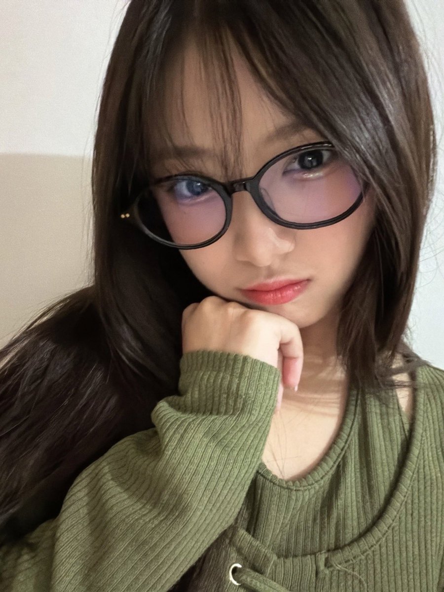Oldschools_'s tweet photo. Atasan yg dipakai Fritzy (@RFritzy_JKT48) On X #FritzCall: MEIN - Halter Crop Lengan Panjang (Hijau Army 609) πβ¨
Crop top bahan rib knit stretch dengan aksen halter neck dan tali serut depan. Desain slim fit-nya chic, edgy, bikin look Fritzy makin imup ππ€
#Os48 #FritzyJKT48 https://t.co/qYunPcbS62