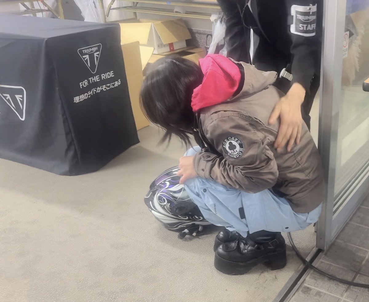 YuiMinase_Bike's tweet photo. 走ってるときもやばかったけど降りて会場ついてからうごけなくなりました。
低体温症かなとバイク乗ってる時に意識失わなくてよかった。 https://t.co/jpoB1QlIzB