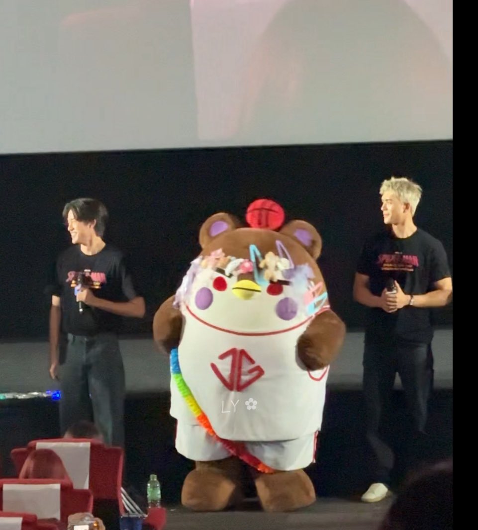iimlylyn's tweet photo. กวิ้นเหมือนโมโหตลอดอ่ะ55555 https://t.co/LOaUSjDopN