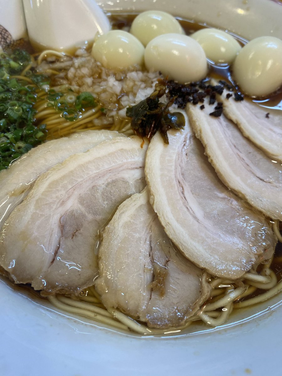 kunny_train_sin's tweet photo. 中野  RAGE
■特製青唐中華そば（ニンニクチップと青唐辛子の風味が良い） https://t.co/pJSIcr9Ddd