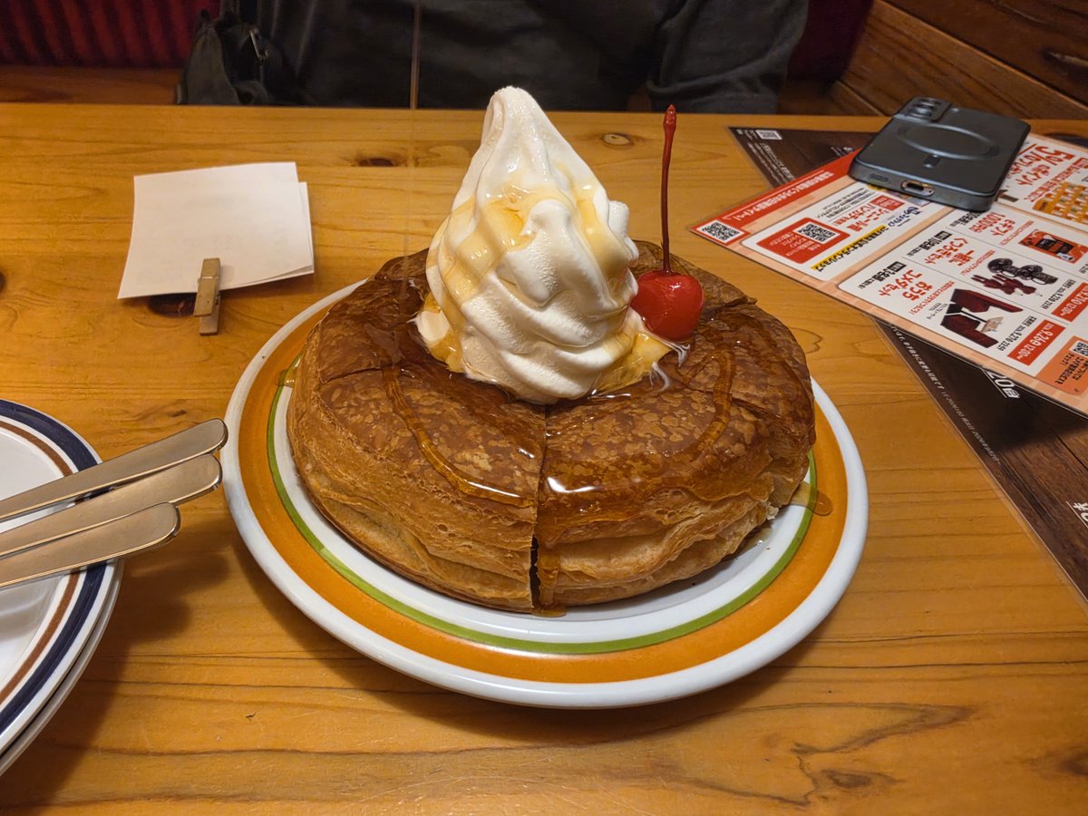 raguna_rock's tweet photo. コメダ珈琲店でお食事しました！
フルムーンバーガーボリューム凄かった https://t.co/xMEvzVeXyS