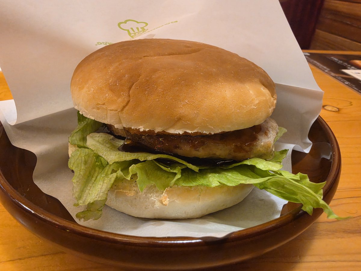 raguna_rock's tweet photo. コメダ珈琲店でお食事しました！
フルムーンバーガーボリューム凄かった https://t.co/xMEvzVeXyS