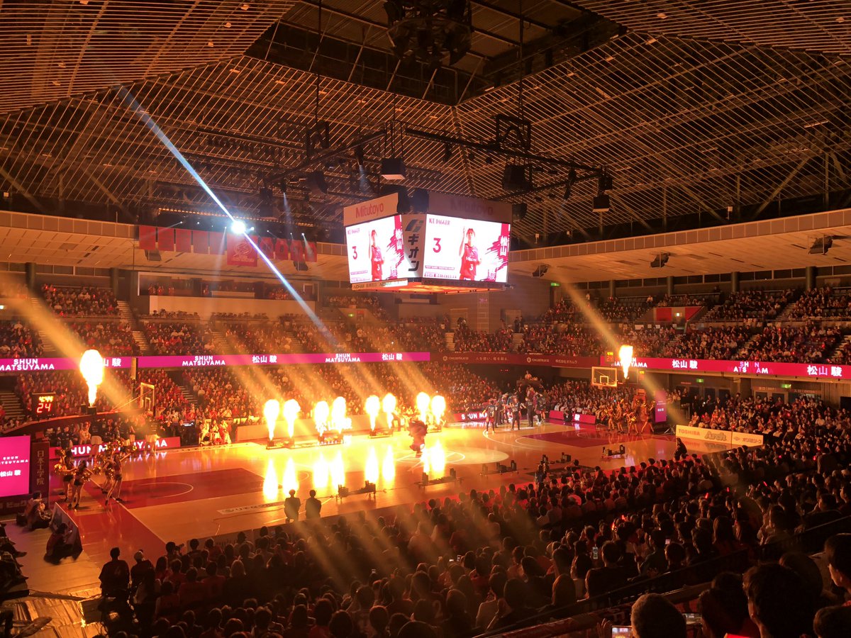kenny2003jp's tweet photo. 今日は川崎等々力アリーナでBリーグ🏀バスケ観戦😁　
昨日に続き名古屋に連敗😭
ハーフタイムショーは三四郎MCで秋元康の新ユニットでした🎙️
外国籍選手が揃わないハンデの中だけど次も頑張れ👍
#川崎ブレイブサンダース https://t.co/xvAgJIvLR3