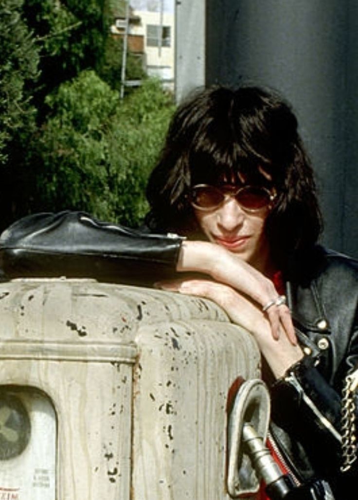 duke19902's tweet photo. #JoeyRamone https://t.co/z6Kt4NWiKb