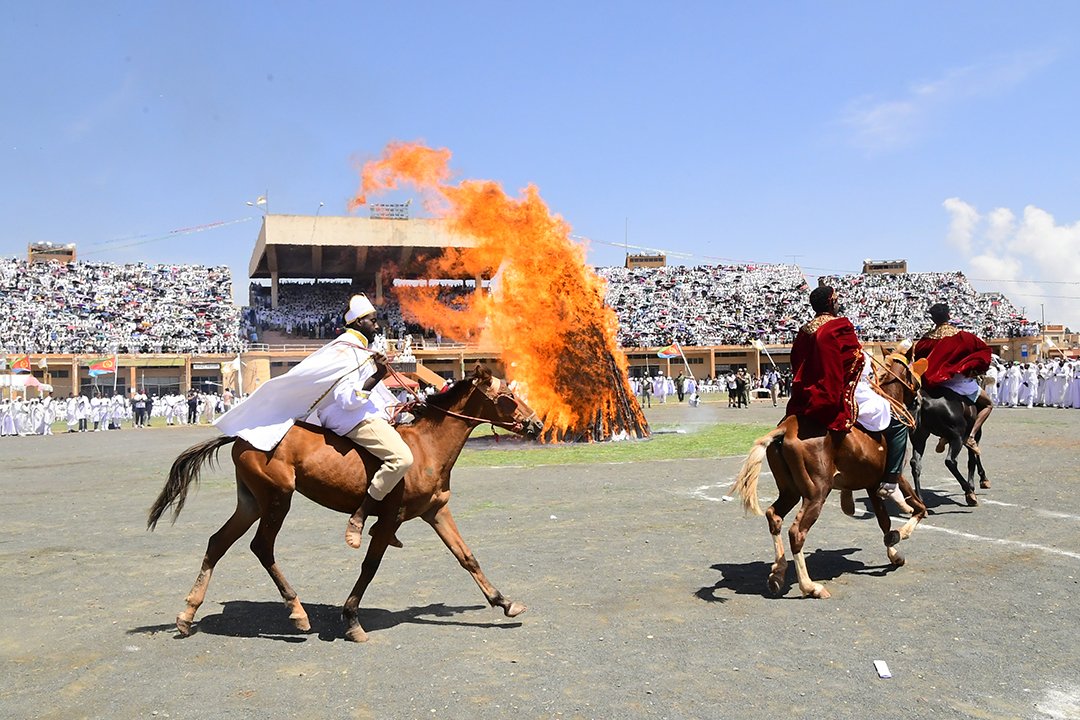 hawelti's tweet photo. #Eritrea - ርሑስ በዓል መስቀል ንመላእ ህዝቢ ኤርትራ ኣብ ውሽጥን ኣብ ወጻእን!  

Colorful Meskel Celebrations at Bahti Meskerem today.  Three-hour event broadcast live on Eri-Tv/Radio Dmtsi Hafash.  

ኣብ ቤት-ጽሕፈት መንበረ ፓትርያርክ ሓላፊ ስብከት ወንጌል መምህር ስምኦን በየነ፡ ንሃይማኖታዊ፡ ታሪኻውን ሃገራውን መልእኽቲ በዓል መስቀል ኣመሊክቶም ኣብ ዝሃብዎ  ዓሚቚ ኣስተምህሮ፥ 
"መንፈሳውን ሃገራውን በዓላትና፡ መኽሰባና'ዮም... ግርማና ሓድነትን ፍቕሪን ስለዝኾነ፥ ፍቕሪ ብጻይን ይቕረ ምባልን ከነቕድም" ድሕሪ  ምምሕጻን፡ "ስለ ኤርትራን ኤርትራውነትን መተካእታ ዘይብላ ህይወቶም ንዝወፈዩ ሰማእታት፡ ክብርን መጎስን" ተመንዮም።