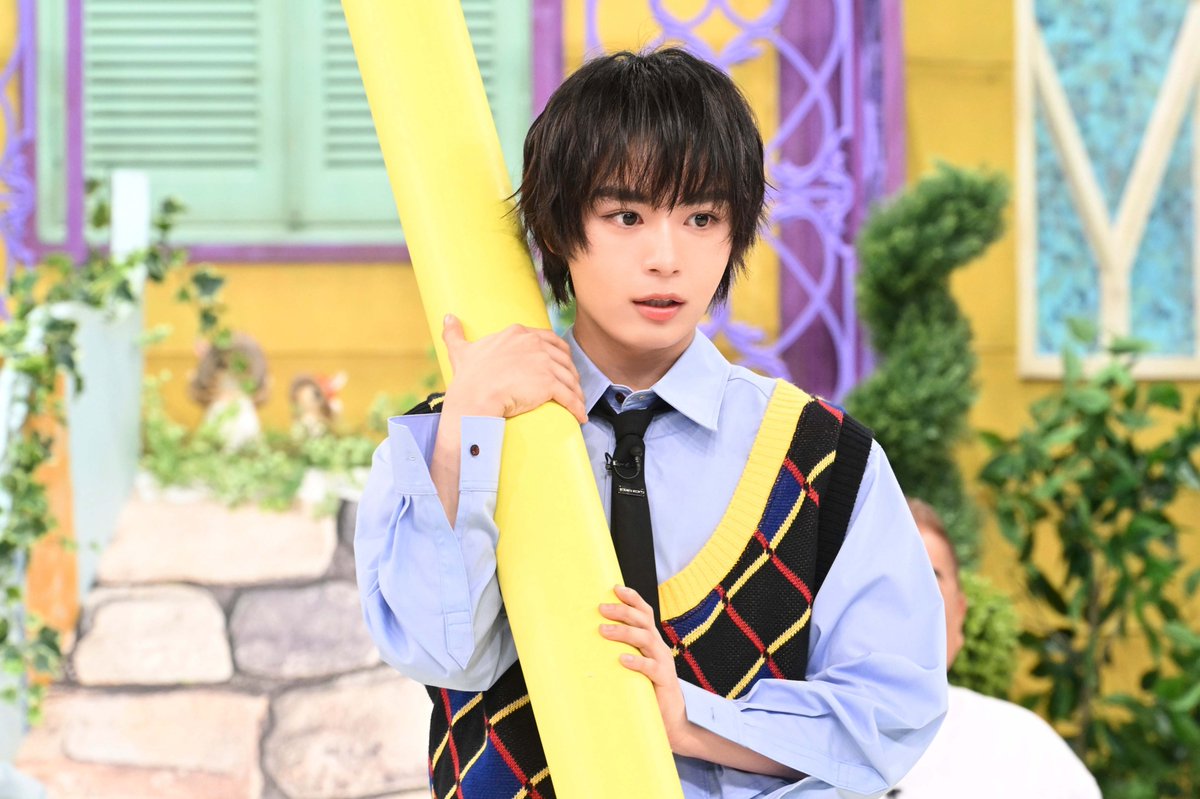 oricon's tweet photo. 📺『線を引くだけクイズ！センビキ』

なにわ男子・大西流星＆道枝駿佑、“セン”ス抜群✨
「マネージャーからセンを引くだけの簡単な番組とだけ聞かされて…」

🔻福士蒼汰＆志田彩良、ME:I・KEIKOら登場
https://t.co/kTY5GQEevX https://t.co/4ZA7F9EtMA