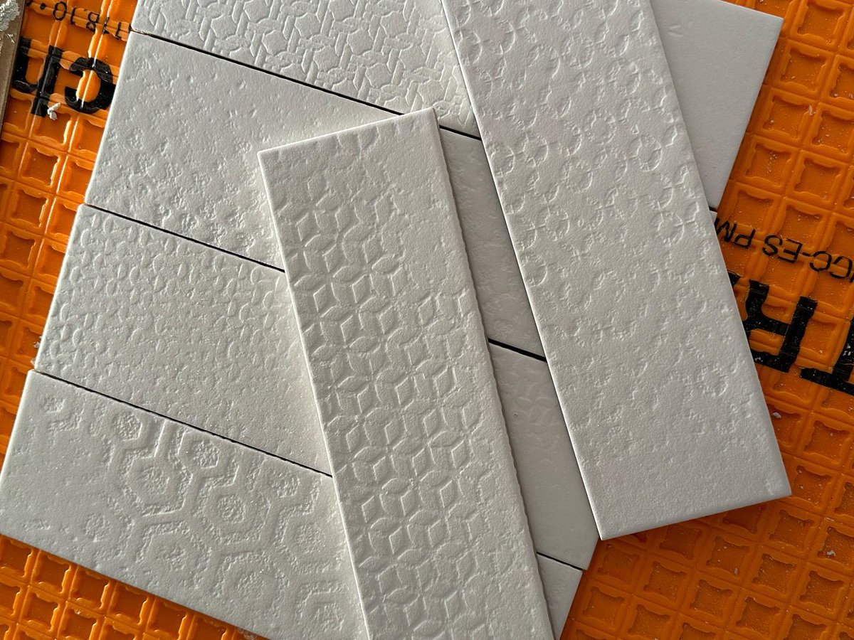 sofiaperezuxeuh's tweet photo. These past three weeks have been exhausting, to say the least, but the bathroom tile is finally down. I’m obsessed with this unique tile we ordered from TileBar. We also used Schluter for nearly everything outside the LVP. If you’re DIYing, I https://t.co/DHabHM0T8B