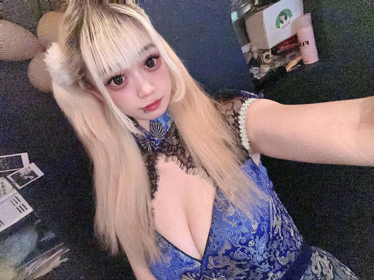 Deasis_arisa's tweet photo. そんなやつヤメチャイナ🇨🇳
 18:00~5:00です❣️
 #歌舞伎町 #ガルバ #KAGURA #会いに来て欲しい #お酒たくさん飲みたい https://t.co/5zugQtj4QR