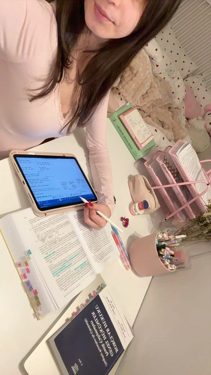 aulineboards's tweet photo. Your future is built by what you study today.” 📚 https://t.co/sMZub76KOK