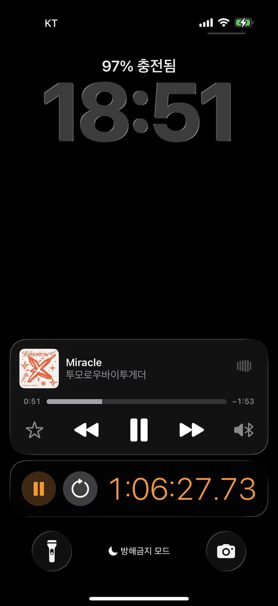 mionzip's tweet photo. 공부하면서 툽플리 듣고 있는데 미라클 싸비 듣고 벅차오름 시험이고 머고 다 때려치고 당장 달려야 할 것 같음 어디로? 콘서트장으로 https://t.co/6GL3sngxnb