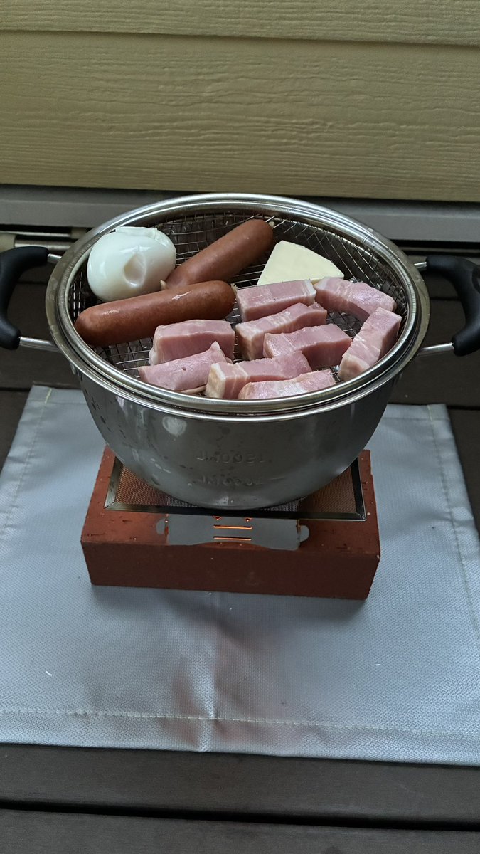 huta_hobby's tweet photo. 燻製リベンジ！
60点！
焦げ臭さは無くなった！ https://t.co/swh27sWU5l