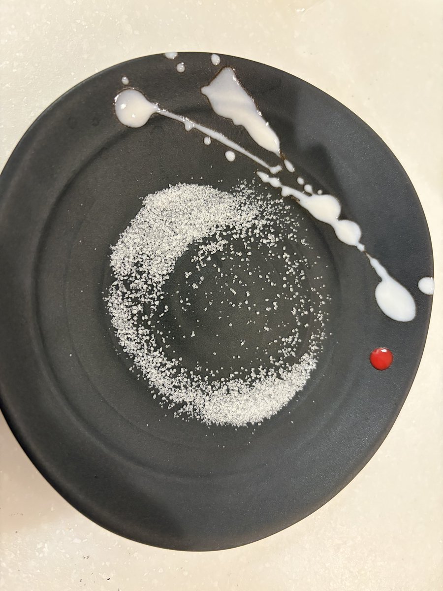 pharma_labo's tweet photo. 病院薬剤師です。

塩化ナトリウム、塩化カリウムの
撒き間違いを監査時に気が付いたので
実際に見比べてみた。
ダミーで砂糖も追加。

医療従事者なら見分けつきますよね！？ https://t.co/9SGMcJGLZl