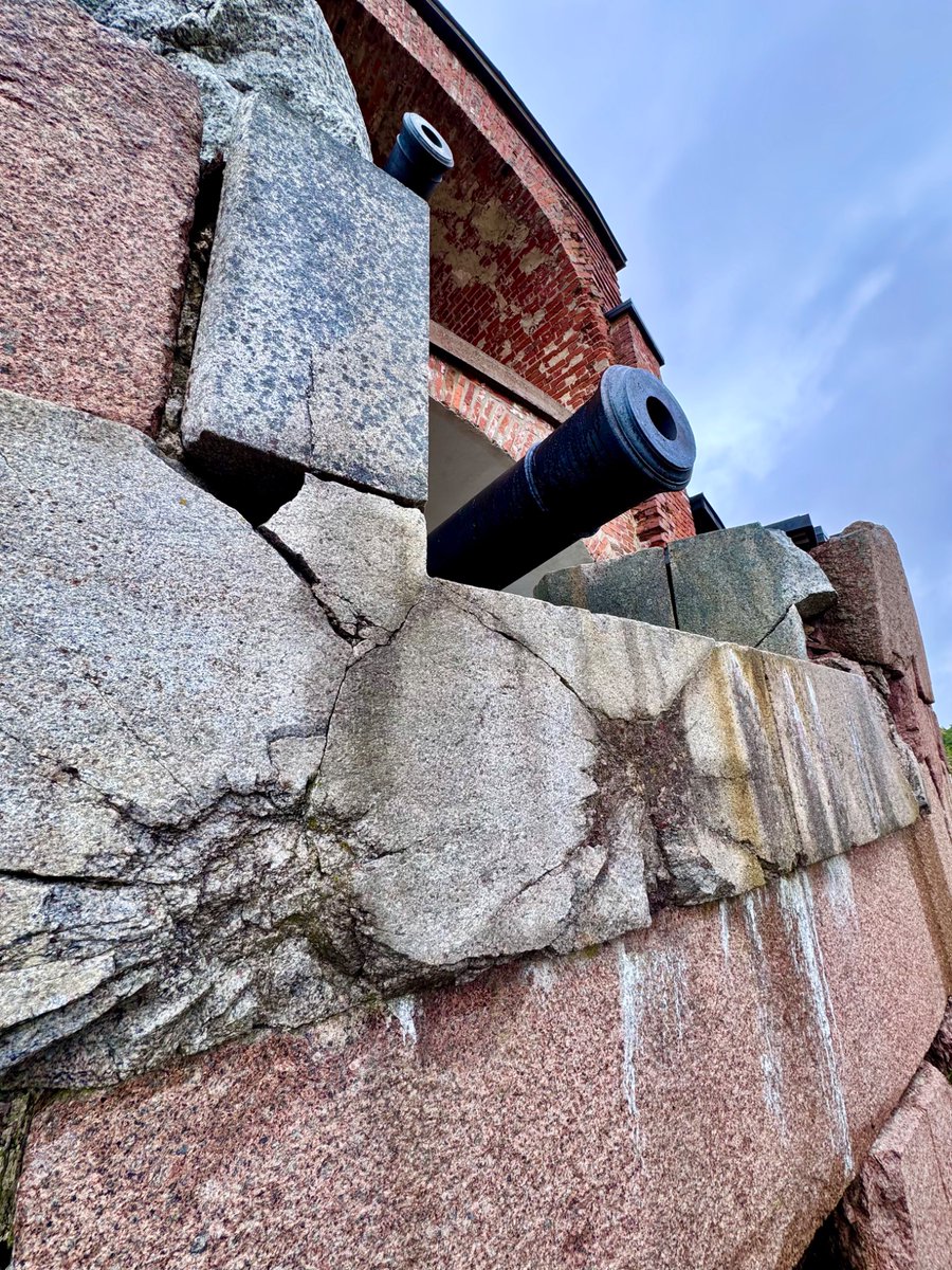 BSapag's tweet photo. Stepped back in time at the Bomarsund Fortress ruins in Åland!🇦🇽

Captivated by the massive stone walls and old cannons overlooking the sea. Destroyed in the 1850s. Fascinating piece of history connected to the region's unique heritage. Absolute must-visit!⚓️ #Aland🇦🇽 #History https://t.co/xxnPTYxHSY