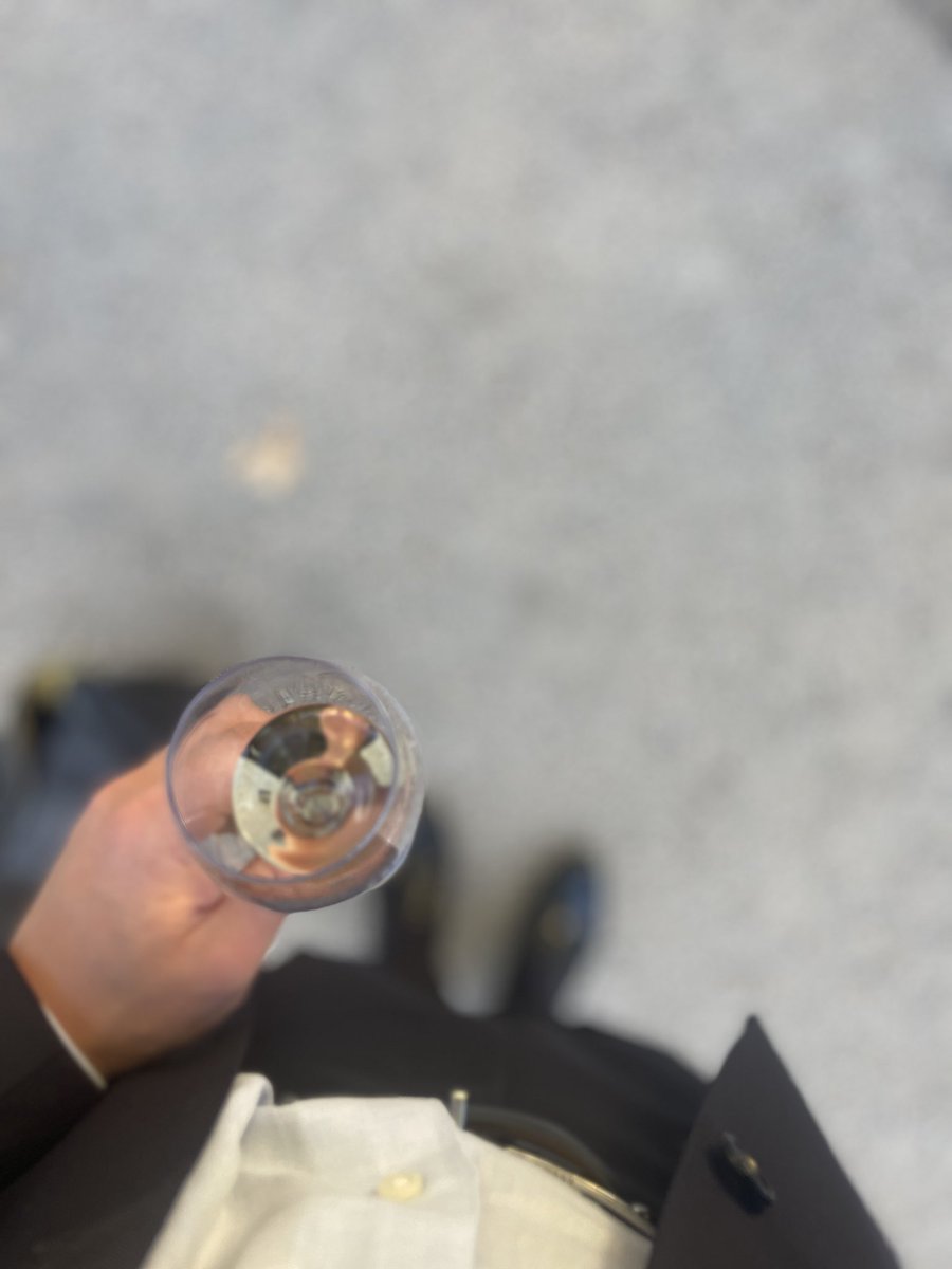 Lucasvdl77's tweet photo. The wine tastes better when you're wearing a #suit. 🍷 https://t.co/Vbdize1gPO