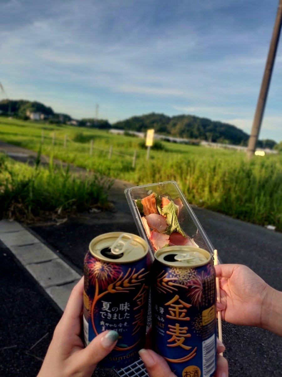 beer_nomou's tweet photo. これが酒飲みのたのピクin日本の田舎の夏だよ！！！
発泡酒とスーパーで買った刺身🔥 https://t.co/B1tzne7JOU