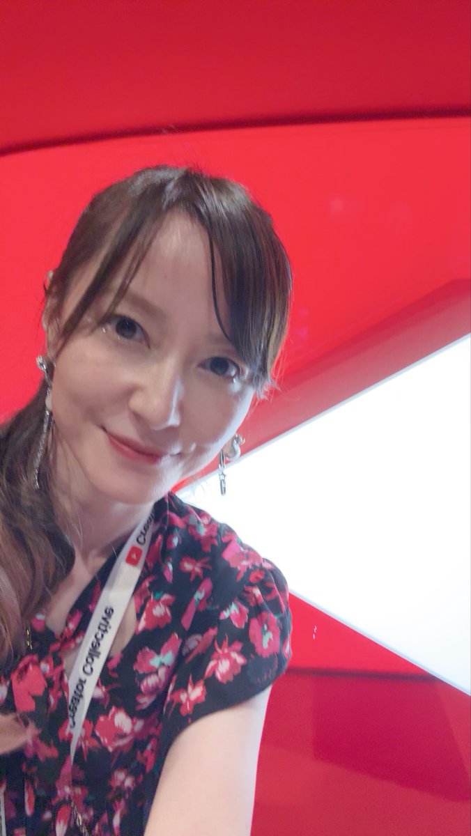 NanaTakahashi7's tweet photo. 昨日はライブ後、YouTube様にご招待頂いた「You Tube Creator Collective 2026」というイベントにSOUND HOLICで参加させて頂きました❤️‍🔥
(登録者10万人以上いないと招待されない貴重なイベント✨)
美味しいお料理や、様々なジャンルの素晴らしいクリエイターさんとの交流、素敵なグッズを頂いたり...本当に貴重で楽しい時間でした😹
やる気も漲る刺激的なお話も。。。
感謝致します。。。有難うございました‼️
#YouTubeクリコレ @youtubejapan