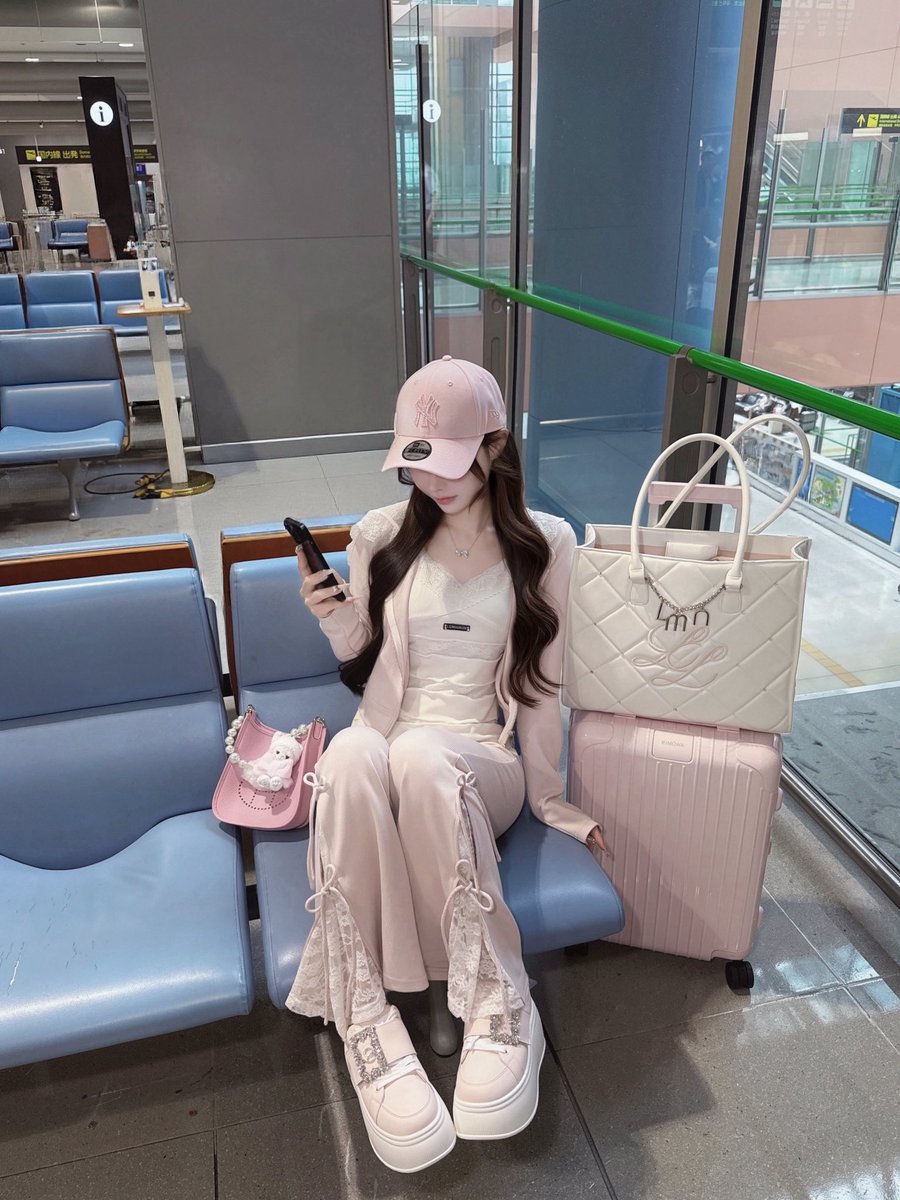 LumignonN's tweet photo. 100回以上(?)聞かれてる厚底スニーカー👟🎀♡ https://t.co/DKRNsW5bK8