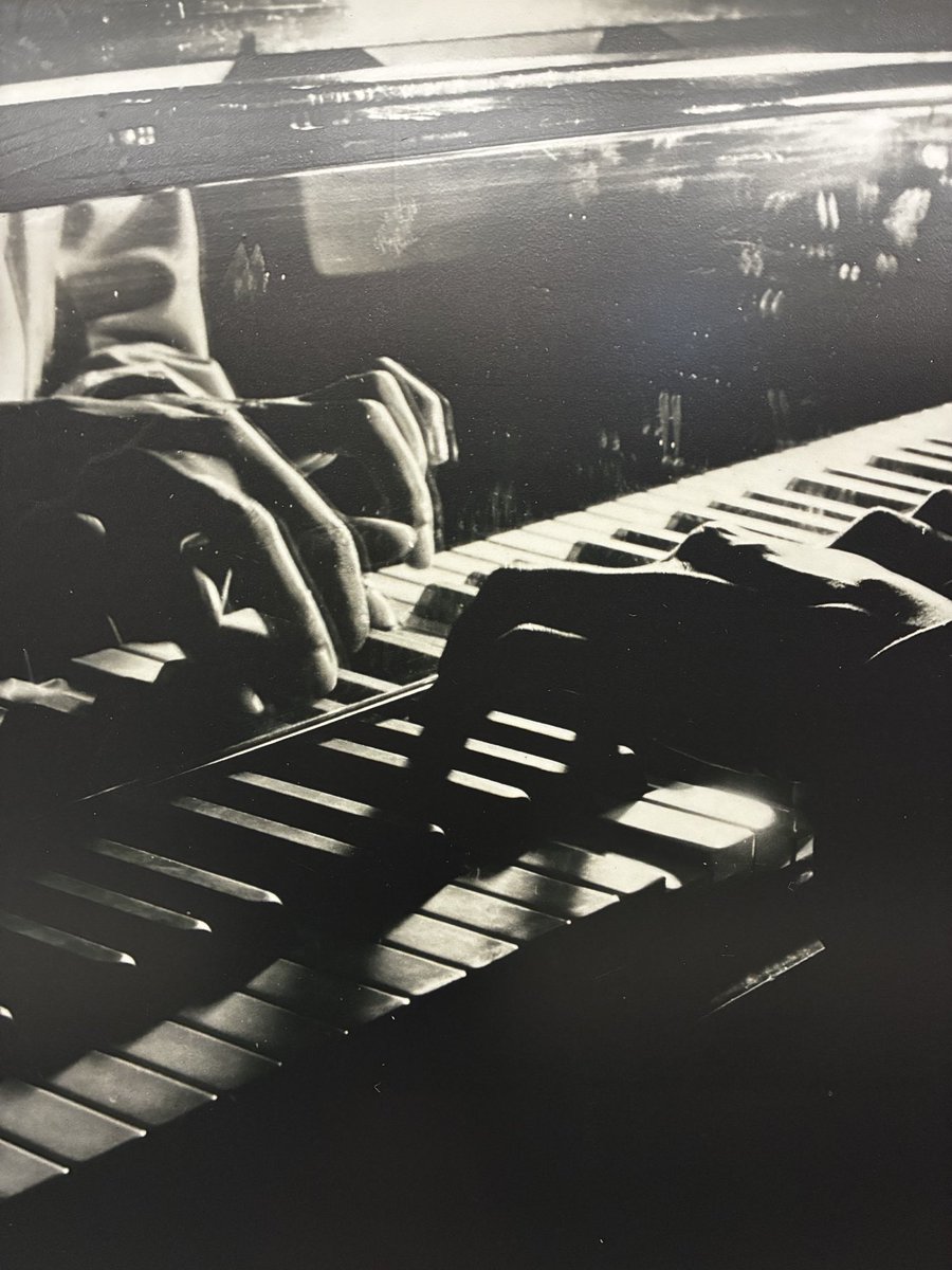 clavier_henri's tweet photo. Mains de Pianiste ✨
📸NY 1954 https://t.co/e3vbssxMbH