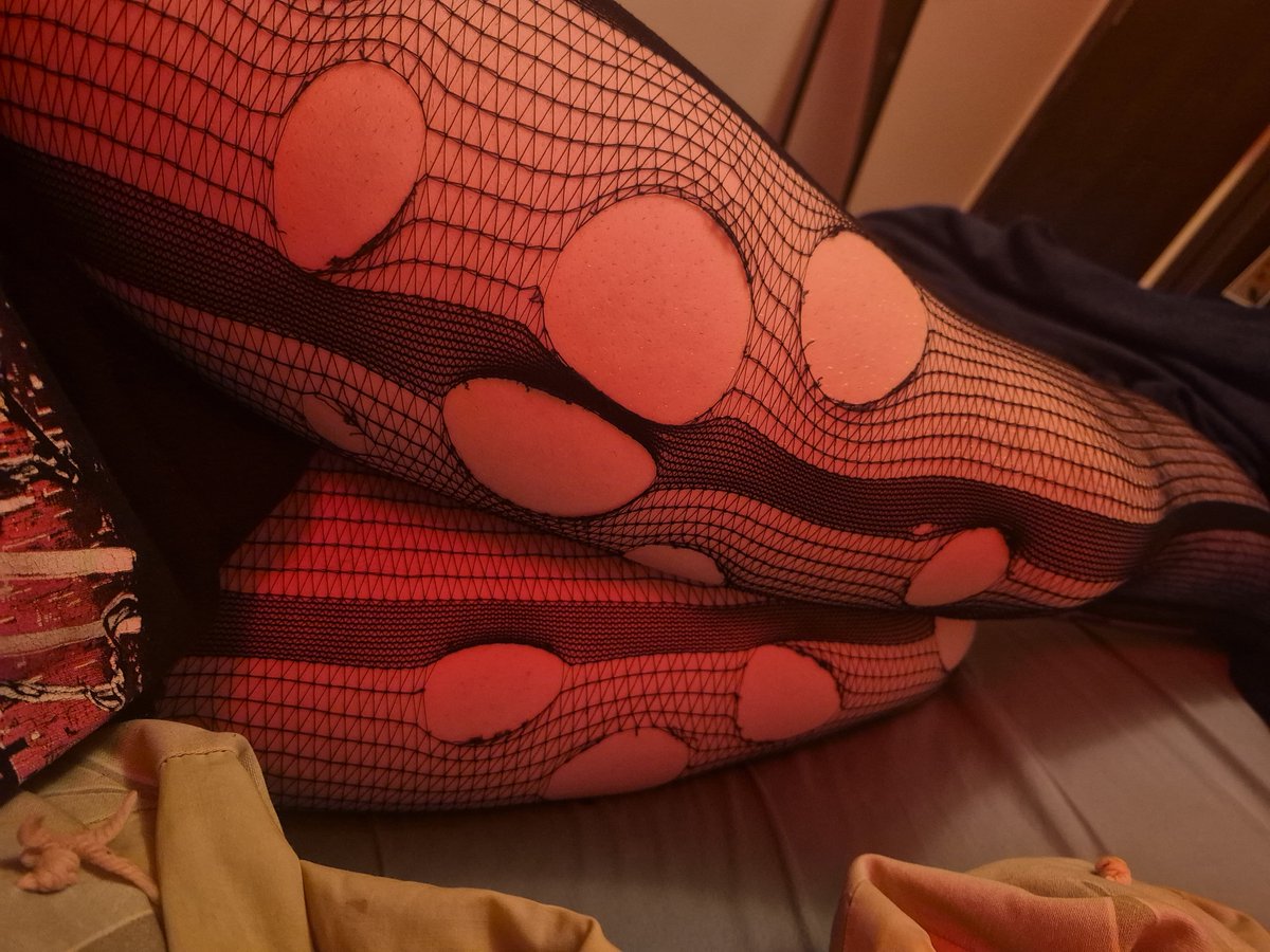SorenGeorge1's tweet photo. WHOAG TY SO MUCH FOR OVER 100 IN LESS THAN A DAY I LOVE YOU ALL<33 #femboy #thighs https://t.co/h6bp2ZglNv
