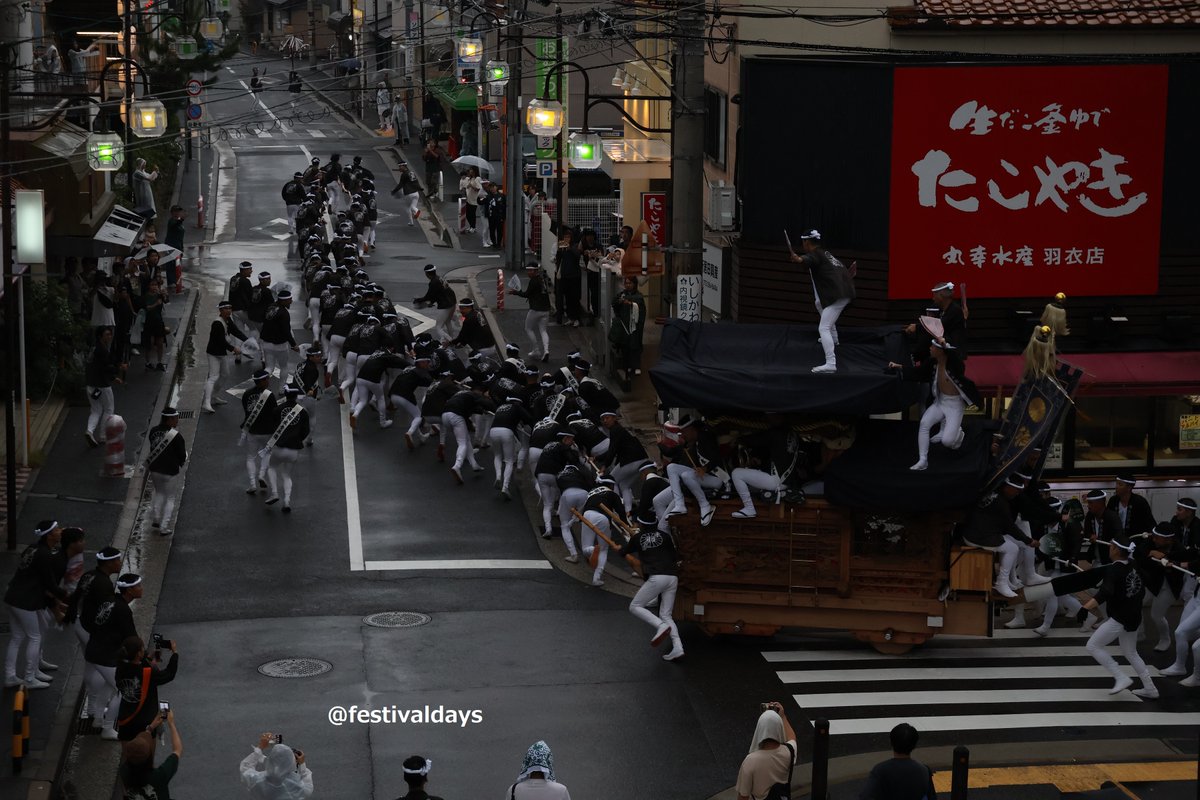 festivaldays's tweet photo. 今日は高石の試験曳きにいってきました。
涼しい＋お酒＋ゆったりで毎年楽しみにしていますが
今年は残念なことに雨���
傘で良い様には撮れなかったので消化不良ですが
初めて匠の逆ライフや東羽衣駅のやりまわしも撮れたのでまだ救われました😗b https://t.co/iP8YXfcsH4
