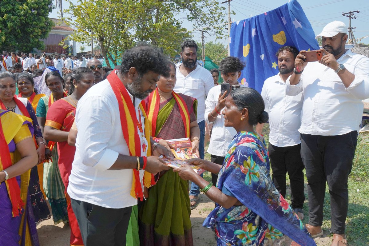 EcrPSaravanann's tweet photo. இன்று 
மதுராந்தகம் சட்டமன்றத் தொகுதி இடைத்தேர்தலில் தமிழக வெற்றி கழகத்தின் வெற்றி வேட்பாளர் திருமதி மரகதம் குமரவேல் அவர்களை ஆதரித்து மதுராந்தகம் தெற்கு ஒன்றியம் படாளம் ஊராட்சி செய்யூர் மெயின் ரோடு,பெரிய தெரு, மக்களிடம்
வெற்றி வாக்குகளை சேகரிக்க. https://t.co/1viJcRi0EH