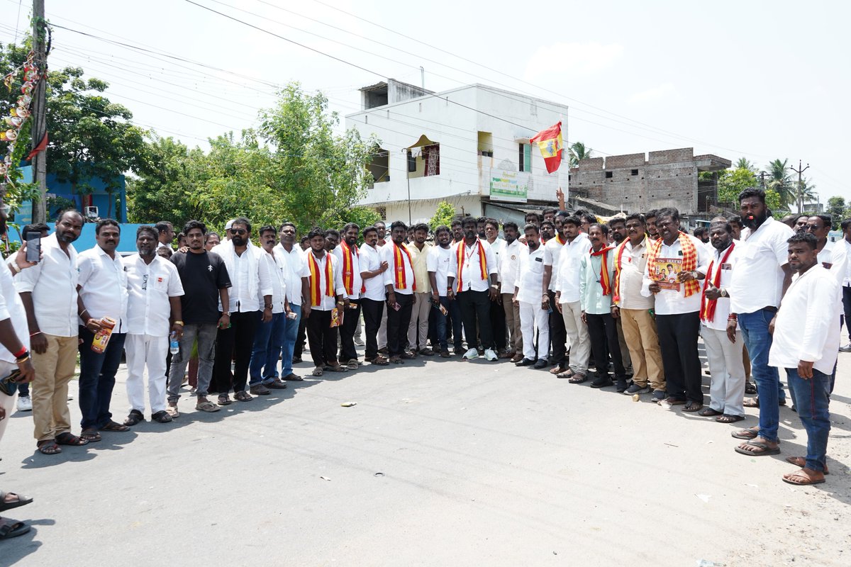 EcrPSaravanann's tweet photo. இன்று 
மதுராந்தகம் சட்டமன்றத் தொகுதி இடைத்தேர்தலில் தமிழக வெற்றி கழகத்தின் வெற்றி வேட்பாளர் திருமதி மரகதம் குமரவேல் அவர்களை ஆதரித்து மதுராந்தகம் தெற்கு ஒன்றியம் படாளம் ஊராட்சி செய்யூர் மெயின் ரோடு,பெரிய தெரு, மக்களிடம்
வெற்றி வாக்குகளை சேகரிக்க. https://t.co/1viJcRi0EH