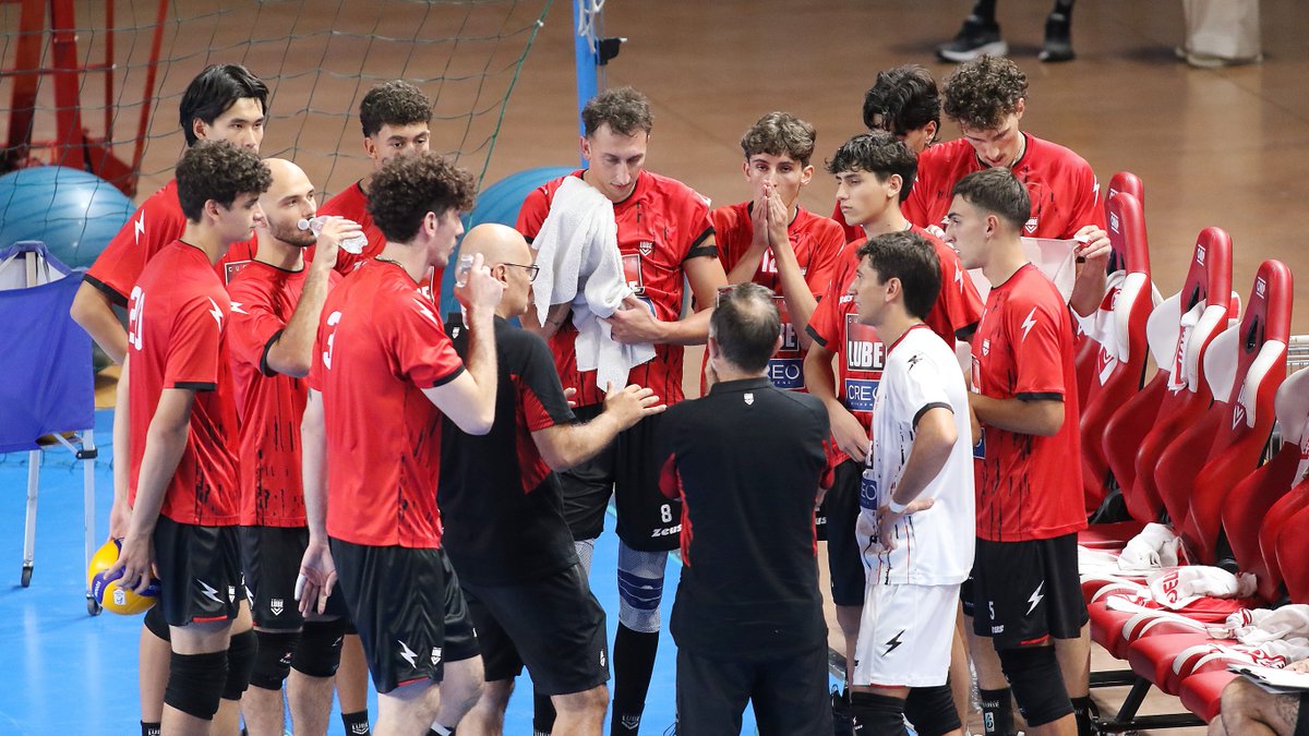 VolleyLube's tweet photo. 🏐❤️ Sesta settima di preparazione per la Lube Volley: due test nel mirino e l'arrivo a Civitanova dei nazionali biancorossi
#esserelube #cucinelube #creokitchens
https://t.co/BKvpvD93Ga https://t.co/LcQHLWu4EF