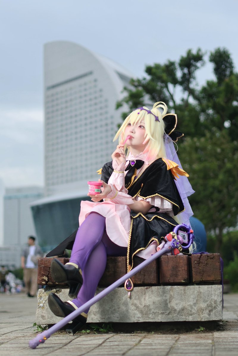 cos_miyamiya's tweet photo. おそくほ！ANIMEKにキュアアルカナ・シャドウのコスプレでいました🖤🍨
たんプリの聖地でのイベントということで急遽参加しましたが、写真映えする場所が豊富で交流もできて楽しかったです✨ https://t.co/lLjYfEcMyl
