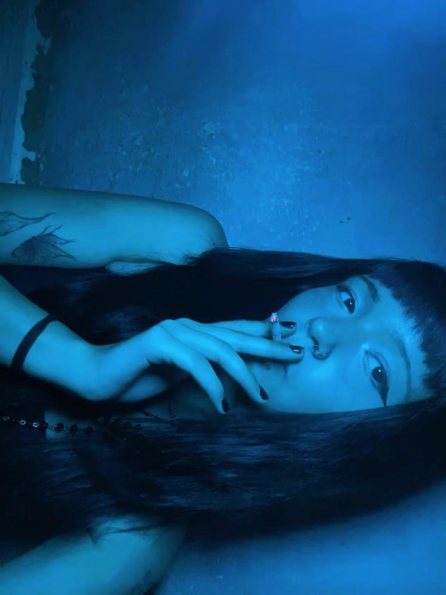maridoisxis's tweet photo. 🚬🦋 https://t.co/qPrXrkckJH