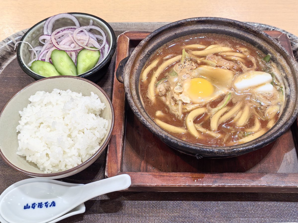 nh787's tweet photo. 親子味噌煮込み定食@山本屋本店 EXPASA御在所下り線店
高速道路SAフードコート限定メニュー(只'ω')山本屋本店らしいしっかりした噛みごたえの芯の残る味噌煮込みヽ(´ー｀)ノ豆味噌は味が濃くて良き✨ https://t.co/Y4z9qp0Dbh
