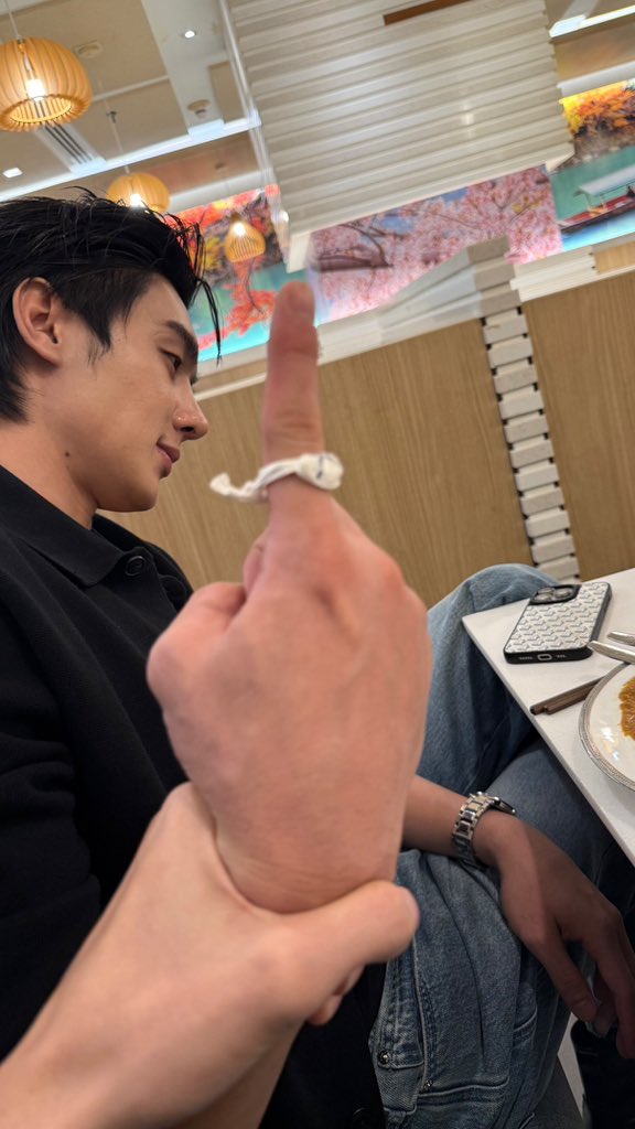 teehengarchive's tweet photo. them through each other’s eyes https://t.co/CmMhGZ2by3