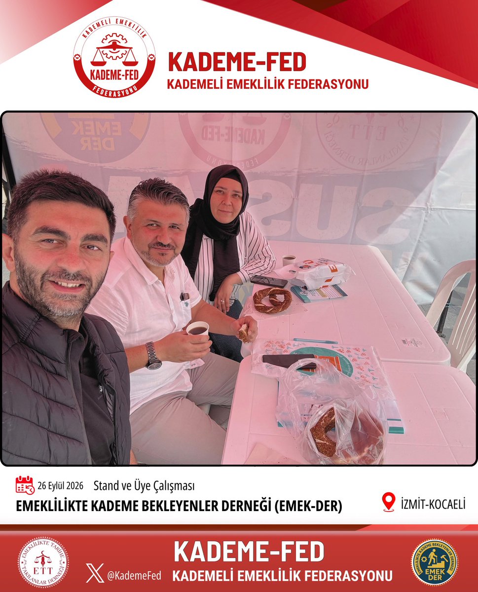 KademeFed's tweet photo. KOCAELİ’DE ADİL EMEKLİLİK İÇİN BÜYÜK BULUŞMA: EMEK-DER SAHADAYDI

EMEK-DER (Emeklilikte Kademe Bekleyenler Derneği) olarak, 26 Eylül 2026 Cumartesi günü Kocaeli’de gerçekleştirdiğimiz stand çalışmamızı başarıyla tamamladık. @EmekDerResmi 

Kademe-FED çatısı altında yürüttüğümüz saha çalışmasına; Kademeli Emeklilik Federasyonu Siyasi İşler Sorumlusu ve Başkan Vekili Coşkun Şatır, EMEK-DER Başkan Yardımcısı ve Kademe-FED Halkla İlişkiler Yöneticisi Cumhur Soyka, EMEK-DER Yöneticisi ve Kademe-FED Saha ve Organizasyon Sorumlusu Erkan Mollaoğlu, Kademe-FED ve EMEK-DER Görsel Medya Yöneticisi Ömer Özalp, Kademe-FED ve EMEK-DER Sosyal Medya Sorumlusu Canan Soyka ile EMEK-DER Yönetim Kurulu üyelerimiz Emre Düşgün,Murat Yiğit,Necdet Sivrioğlu ve Ercan Özdin katılım sağladı.

Gerçekleştirdiğimiz saha çalışmasında vatandaşlarımızla bir araya gelerek kademeli emeklilik talebimizi ve prim esaslı kademeli emeklilik modelinin gerekliliğini anlattık. Bilgilendirme broşürlerimizi vatandaşlarımıza ulaştırırken, EMEK-DER’in çalışmalarını ve mücadelemizi anlatarak yeni üyelerimizin de aramıza katılmasına vesile olduk.

Kademeli Emeklilik marşları eşliğinde gerçekleştirdiğimiz stand çalışmamız boyunca Kocaeli halkının ilgisi, desteği ve samimi yaklaşımı bizlere bir kez daha güç verdi.

Bizler, emeğin ve alın terinin karşılığını bulduğu adil ve sürdürülebilir bir emeklilik sistemi için sahada olmaya, vatandaşlarımızla buluşmaya ve mücadelemizi kararlılıkla sürdürmeye devam edeceğiz.

Birlikte güçlüyüz.
Birlikte başaracağız.

KADEME-FED
Kademeli Emeklilik Federasyonu 

@KademeFed
@EmekDerResmi
@ETTDER1999
#KademeVaktiGeldi