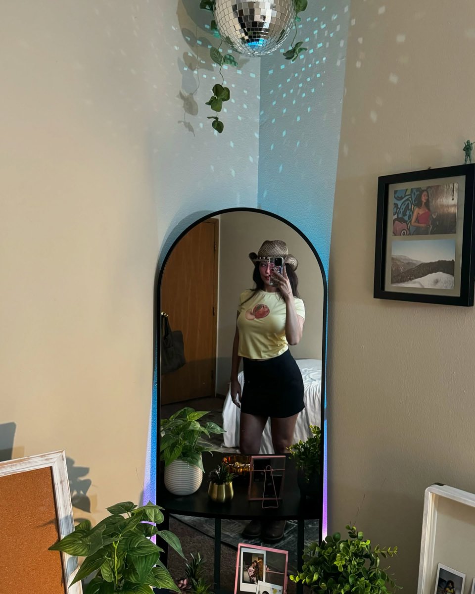 averyscottv27a2's tweet photo. Mirror diaries 💌 https://t.co/h1XM6hW84W