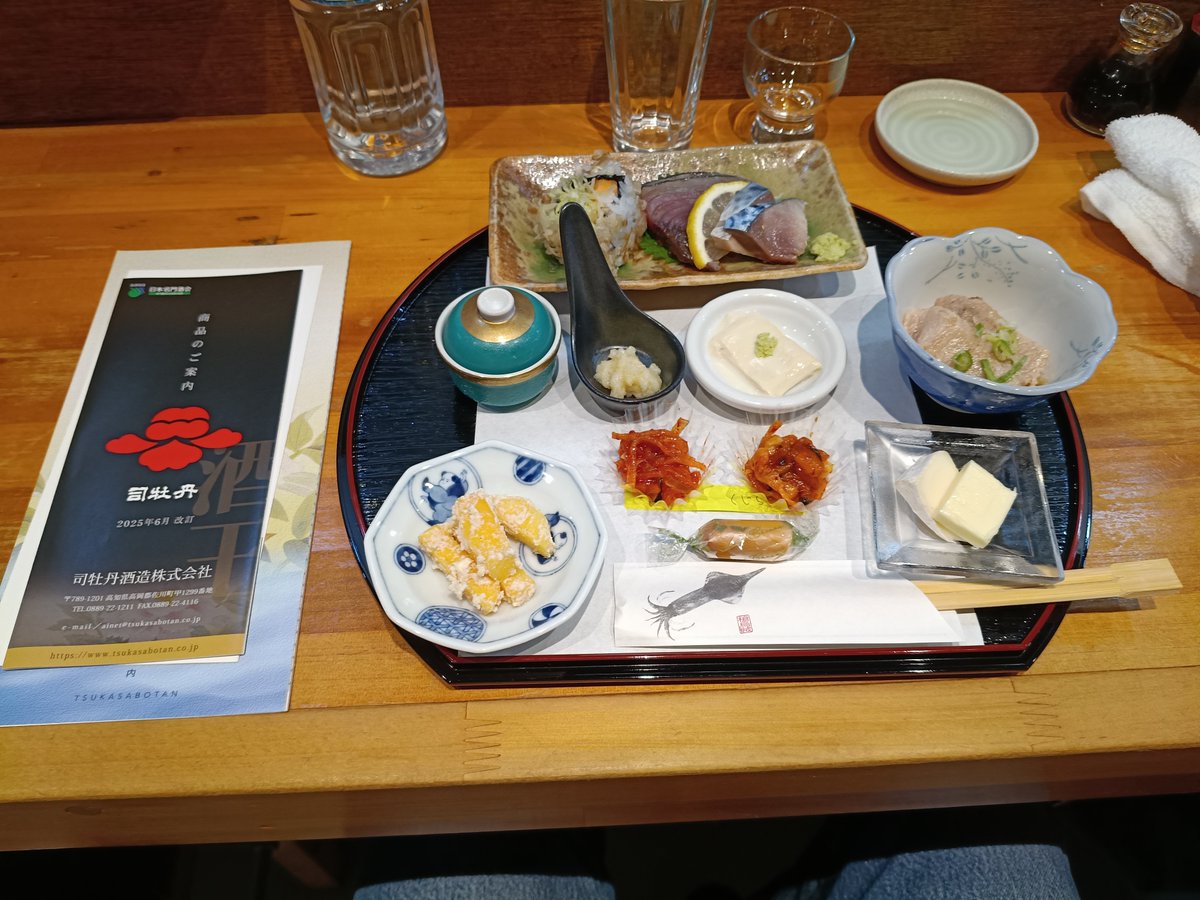 mitsuyubi_corp's tweet photo. 今日は祖師谷の　#すし処さいとう　で　#司牡丹　さんの飲みくらべ会に来てます。　少しずつ飲んでますが、種類が多くて…！ https://t.co/ESAMgpTEmh