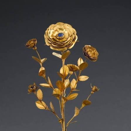 clavier_henri's tweet photo. La Rose d’Or offerte Par Léon XIV à la Ville de Lourdes 🤎 https://t.co/KmpqksckqC