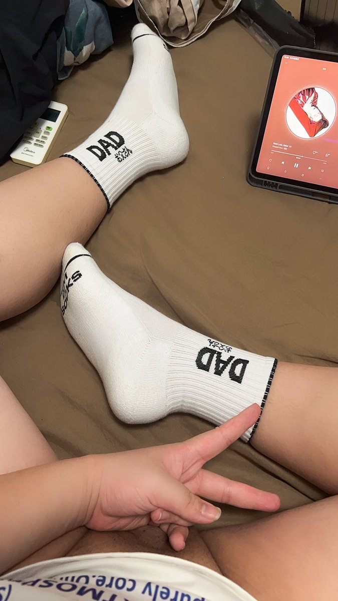 NikubankiSakura's tweet photo. 粗腿白袜踩踩踩😋 https://t.co/cl63yUup3q