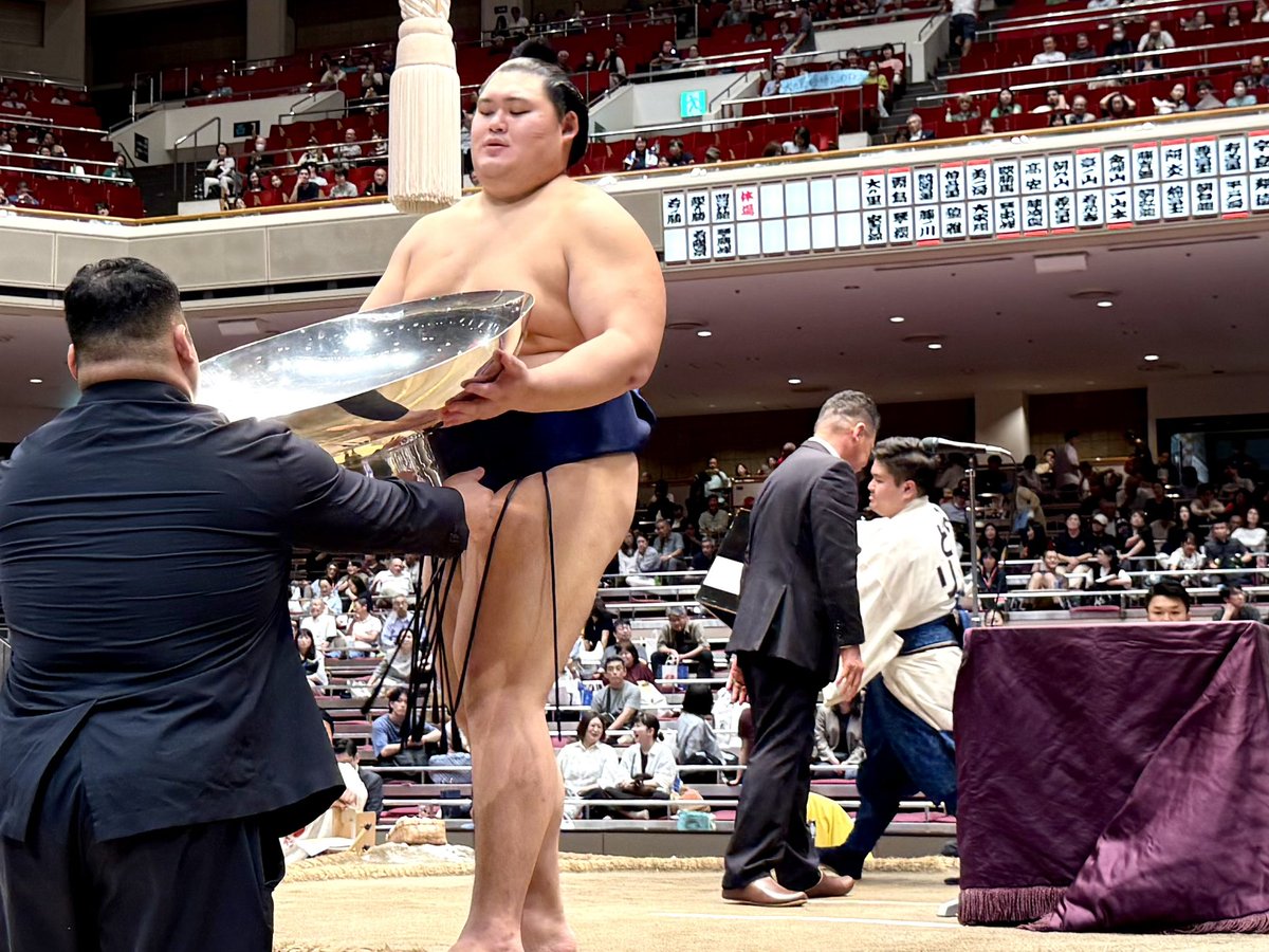 endoscopy_1's tweet photo. 9月場所千秋楽！
大の里関、優勝おめでとう🏆

#大相撲 #9月場所 #千秋楽 #大の里 #Aonishiki #安青錦 #優勝 #SUMO https://t.co/0HiGNRdNNw