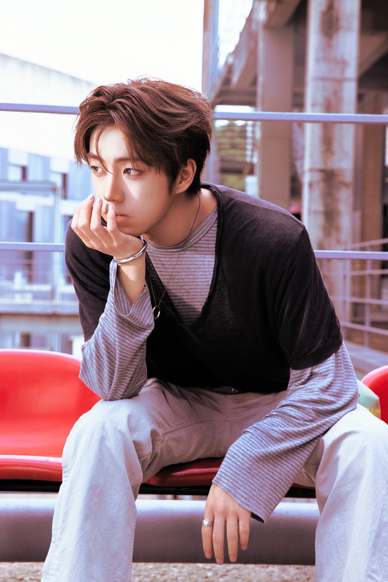 MODYSSEYWORLD's tweet photo. MODYSSEY The 1st EP
𝟸.𝙼𝚞𝚕𝚝𝚒𝚝𝚞𝚍𝚎: 𝙷𝚘𝚠 𝚆𝚎 𝙱𝚕𝚘𝚘𝚖

Concept Photo 1 : 𝙾𝙵𝙵 𝙲𝙾𝚄𝚁𝚂𝙴
#ROWAN #로완

➤ 2026.10.12 6PM (KST)

#MODYSSEY #모디세이
#Multitude #HowWeBloom https://t.co/SG4B7Azsst