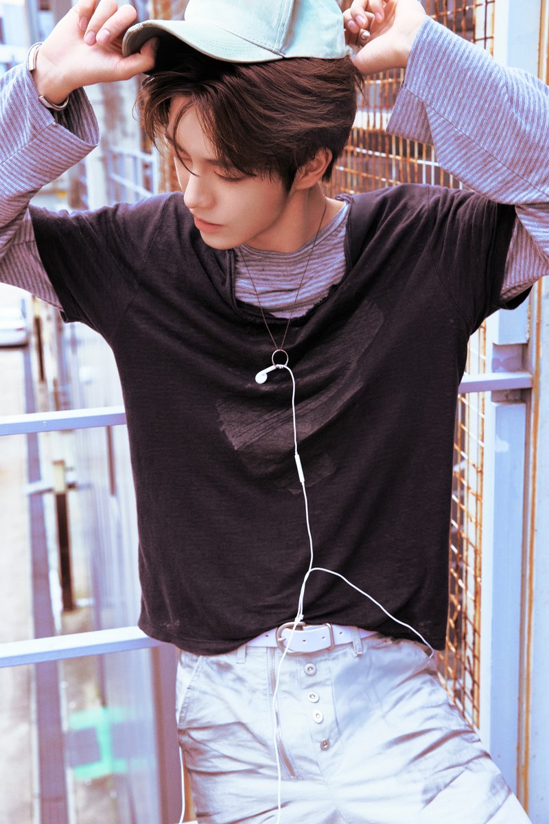 MODYSSEYWORLD's tweet photo. MODYSSEY The 1st EP
𝟸.𝙼𝚞𝚕𝚝𝚒𝚝𝚞𝚍𝚎: 𝙷𝚘𝚠 𝚆𝚎 𝙱𝚕𝚘𝚘𝚖

Concept Photo 1 : 𝙾𝙵𝙵 𝙲𝙾𝚄𝚁𝚂𝙴
#ROWAN #로완

➤ 2026.10.12 6PM (KST)

#MODYSSEY #모디세이
#Multitude #HowWeBloom https://t.co/SG4B7Azsst