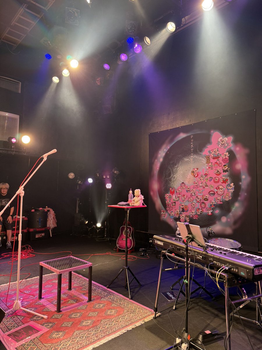 ko0819hey's tweet photo. 大森靖子+ sugarbeans @茨城 水戸LIGHT HOUSE 26/9/27 セトリ

#大森靖子のライブに行くと幸せになれる
47都道府県ツアー『PUNKTUARY 2026』

OPSE (OK！生きまくっちゃえ)

-w/sugarbeans-
ミッドナイト清純異性交遊
子供じゃないもん17
非国民的ヒーロー
南無阿弥かみさま
大森神社
大森靖子はいいぞ音頭

(茨城のご当地ソング)
あゝ人生に涙あり(水戸黄門の主題歌)

NEWろんりーロリータ理論
×○×○×○ン

-弾き語り-
マジックミラー
VOID
蒼夜ミルキーロード
婦rick裸にて
給食当番制反対
あまい
CUTTING EDGE
パーティードレス

-w/sugarbeans-
KEKKON
死春期
夕方ミラージュ
LAST GIRL DUST
PUNKTUARY

enc.
絶対彼女
TOBUTORI
さみしいおさんぽ(合唱
さようなら(アカペラ