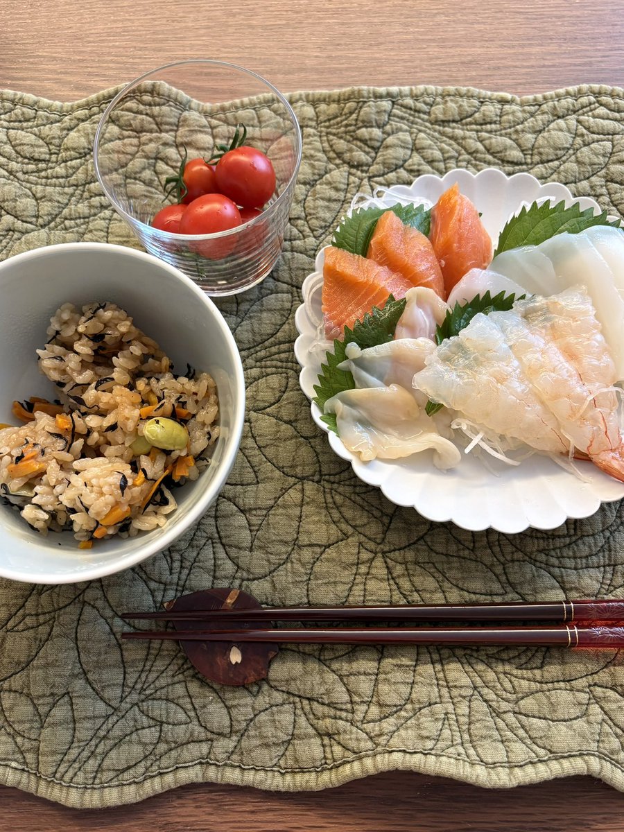 momotaro_chan05's tweet photo. 161cm43kgの朝昼夜ごはん！
毎日こんな映えない食事をしてる https://t.co/FGaLo62vQc