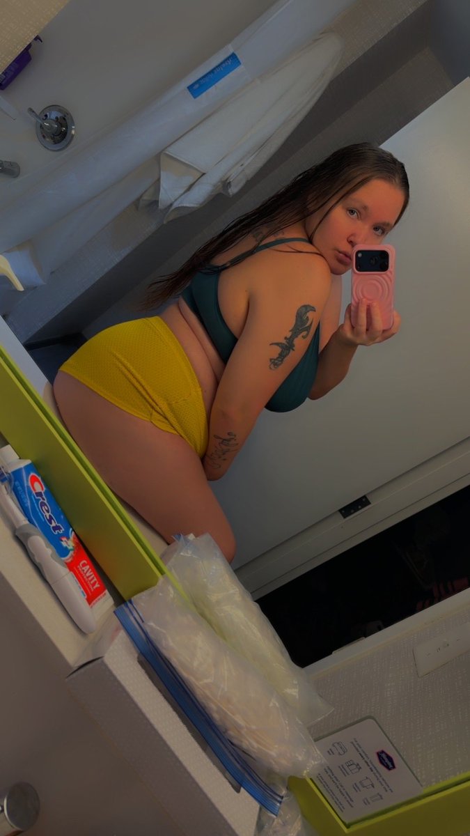 KySunflower32's tweet photo. 🍑😜🌞 https://t.co/HqzxQxHPeo