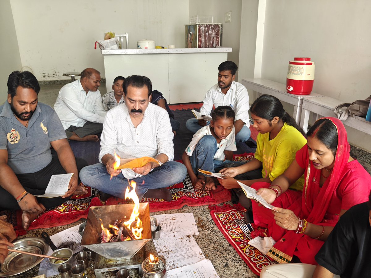 Pardeep1723's tweet photo. 🕉️ आज चाणक्य ज्ञान सेतु अकादमी, बुढ़नपुर सेक्टर-16, पंचकुला में वैदिक विधि से हवन संपन्न हुआ। बच्चों से लेकर बड़ों तक सभी ने उत्साहपूर्वक भाग लिया। 🙏
संस्कार, संस्कृति और सकारात्मक ऊर्जा का सुंदर संदेश
#पंचकुला #वैदिकहवन #संस्कार #भारतीयसंस्कृति https://t.co/oNYMDkEWvm