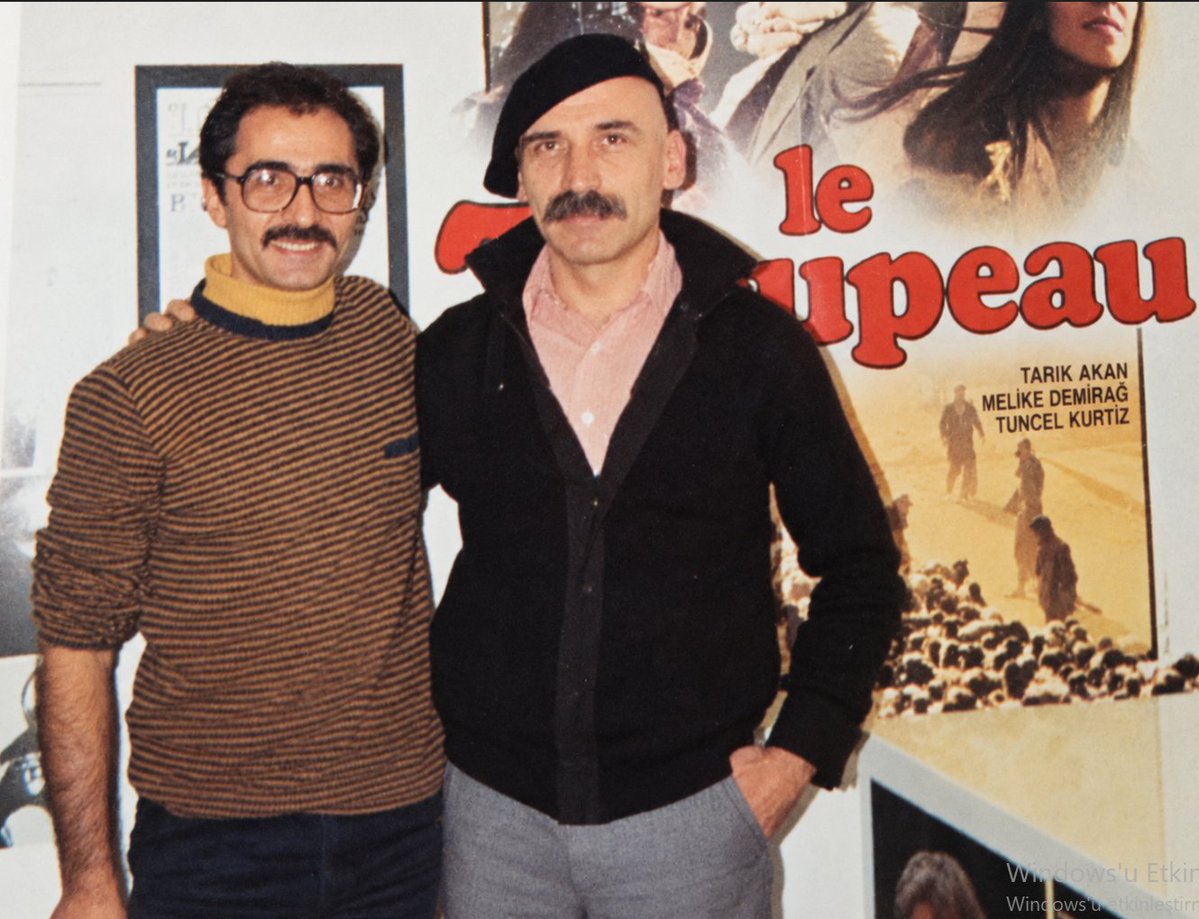 NMurgul's tweet photo. Tuncel Kurtiz, 1981 Berlin Film Festivali’nde Sürü filminin tanıtımında Nihat Behram’la beraber.

1980’den sonra 13 yıl yurtdışında yaşayan Kurtiz, 1986’da Berlin Film Festivali’nde en iyi erkek oyuncu ödülü Gümüş Ayı ödülünü, Kuzunun Gülümsemesi filmindeki Hilmi rolüyle kazanmıştı.  Daha önce bu ödülü kazanan oyuncular arasında Burt Lancaster, Sidney Poitier, Jack Lemmon, Michel Piccoli gibi aktörler bulunmaktaydı.

Kurtiz'in Türkiye’ye döndüğünde çizdiği imaj, hayatının son yıllarında görünenden biraz farklıydı. Bir Aşk Uğruna filmindeki performansıyla En İyi Yardımcı Erkek Oyuncu ödülünü aldığı 1994 Antalya Altın Portakal Film Festivali’nde Müjde Ar’la beraber sahneye çıktığında  “Ben Müjde’ye 4 yaşındayken bir elma vermiştim; ama şimdi kaç sene önce olduğunu söylemeyeyim yoksa yaşımız ortaya çıkar” demiş, izleyenlerde sempatik ve kibar tavrıyla tebessüm uyandırmıştı. Bahsettiği o yıllarda ise Tuncel Kurtiz, Dormen Tiyatrosu'na daha yeni katılmış genç bir oyuncuydu.