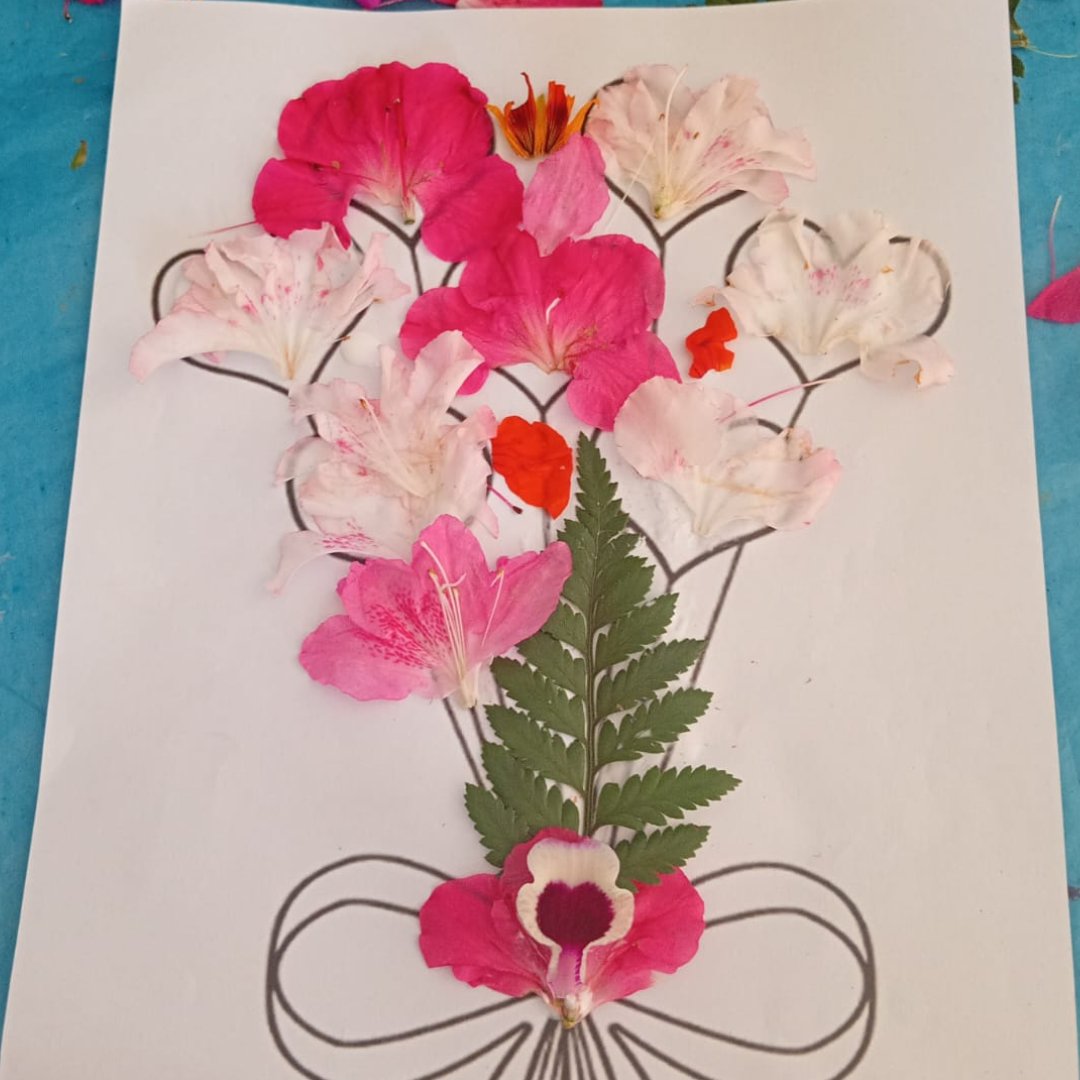 CareMacadamia's tweet photo. Spring is here and creativity is blooming at White River Care Centre! Our residents are turning fresh flowers into beautiful art, celebrating colour, joy, and new beginnings. 🌸 Their talent and vibrant spirit inspire us all! #ElderlyCare #WhiteRiver #SpringInBloom #CreativeAging https://t.co/VzjSdARZgO